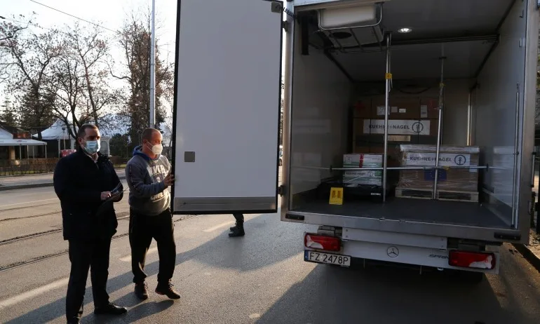 Пристигнаха 51 600 ваксини на Модерна - Tribune.bg