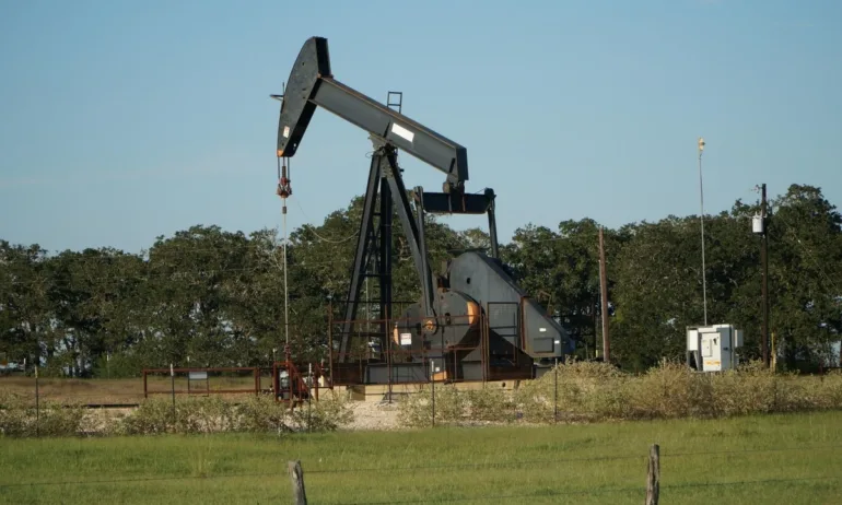 Цената на петрола скочи над 110 долара за барел - Tribune.bg