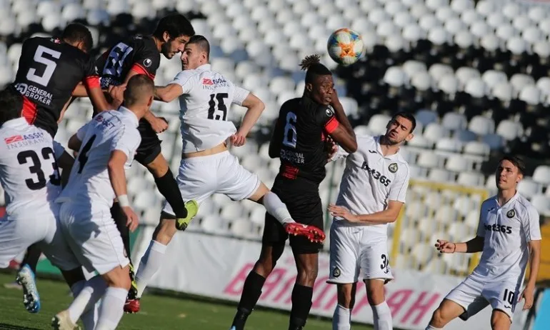 ФУТБОЛ: С две равенства и оставка започнаха мачовете във вторник от елита - Tribune.bg