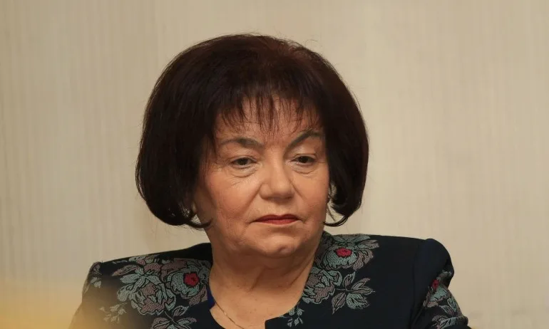 Такева: Българските учители ще бъдем потърпевши от оставката на правителството - Tribune.bg