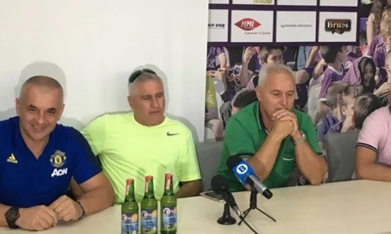 Бивши играчи на Манчестър Юнайтед и Етър канят на истинско шоу в Търново - Tribune.bg