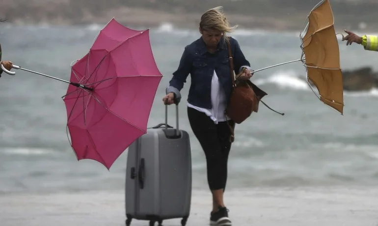 Гърция затваря пристанища заради силни ветрове - Tribune.bg