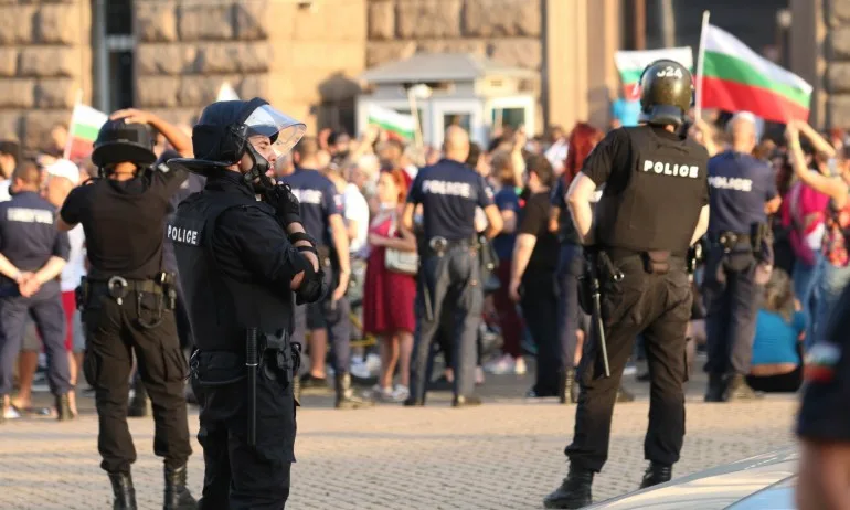 В отговор на Бенатова футболни фенове признаха, че участват в протестите - Tribune.bg
