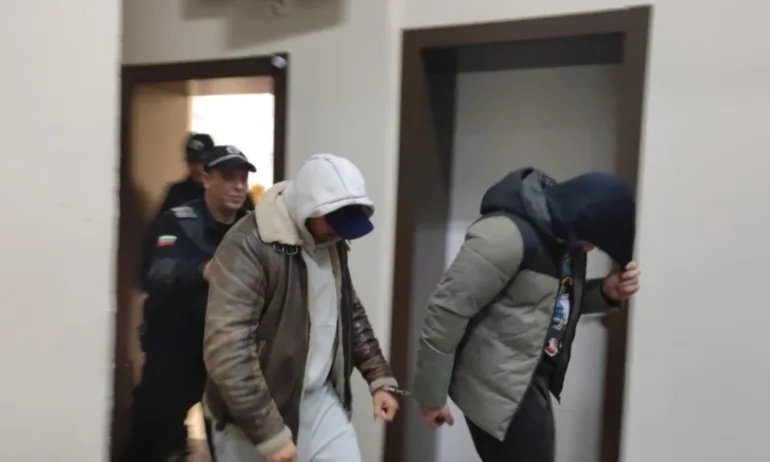 Оставиха в ареста четиримата обвинени за източване на 7 тона гориво от тръбопровод на Лукойл - Tribune.bg