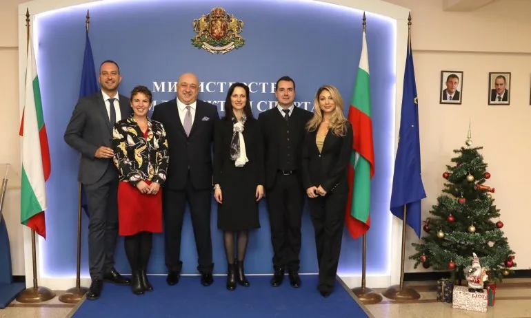 Еврокомисар Мария Габриел и министър Кралев обсъдиха приоритетите в секторите Спорт и Младеж - Tribune.bg