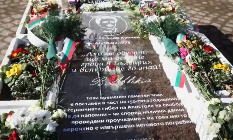 Кметицата на ДБ Росина Станиславова сложи паметник на Левски на паркомясто - Tribune.bg
