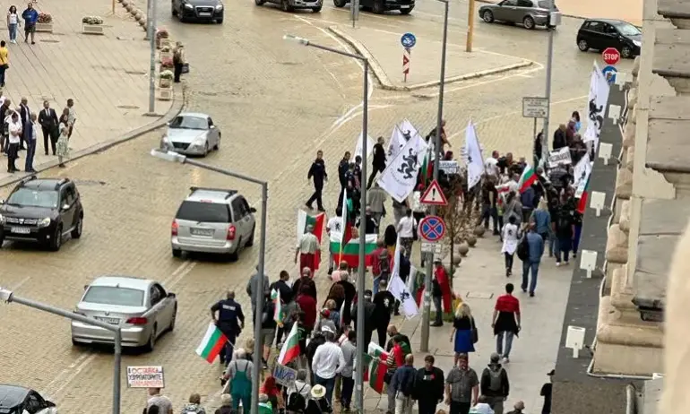 Мижав интерес към протеста на Възраждане (СНИМКИ) - Tribune.bg