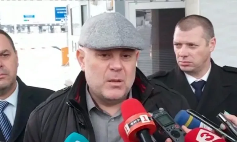 Задържан е началникът на ГКПП Калотина, всички митничари и граничари - Tribune.bg