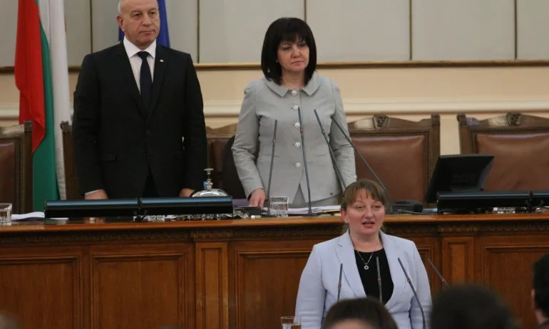 Деница Сачева: Смисълът на социалната политика е да обединява хората, а не да ги разделя както сега - Tribune.bg