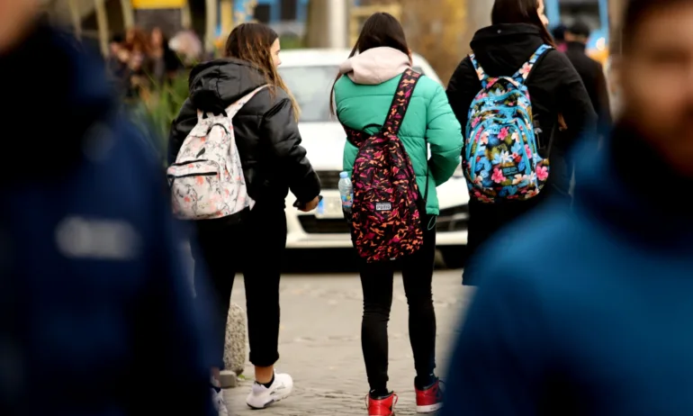 МОН предлага четвърто класиране в приема след VII клас - Tribune.bg