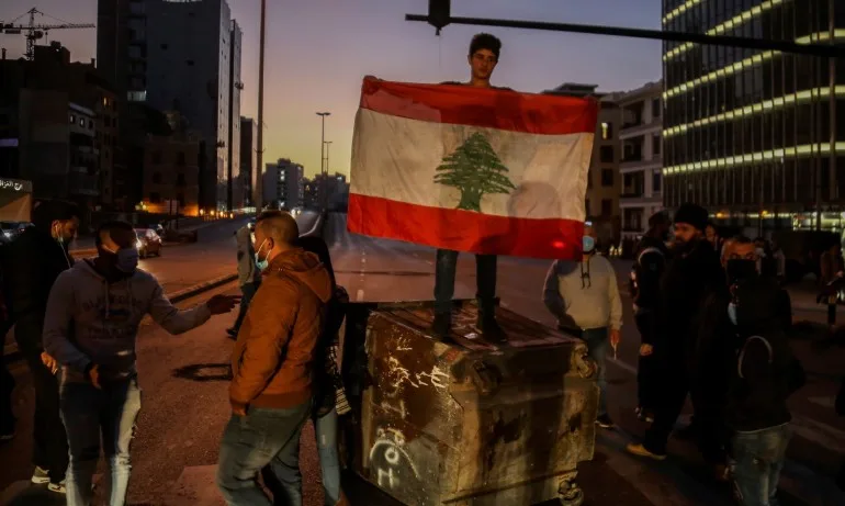 Десетки ранени в Ливан при нови протести срещу блокадата заради пандемията - Tribune.bg