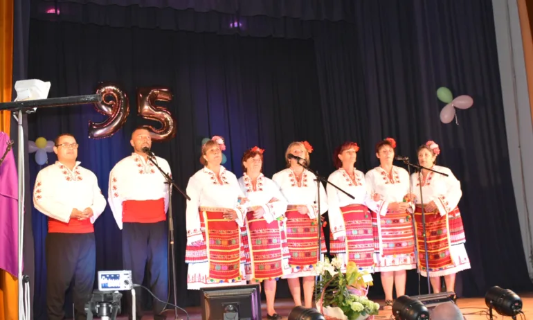Лисец празнува 95 години читалище и празник на селото (СНИМКИ) - Tribune.bg