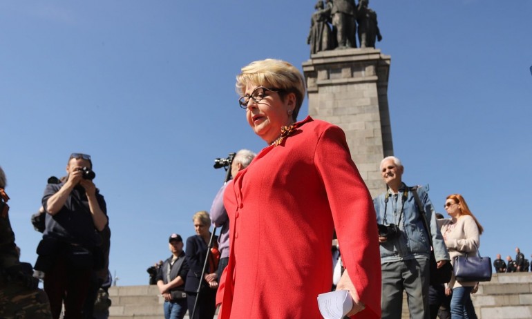 Митрофанова се скара на Петков за корупцията и Балкански поток - Tribune.bg