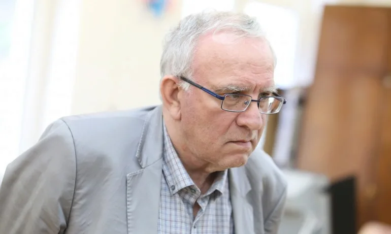 Цветозар Томов: В най-лошия случай няма да стигат 50 машини - Tribune.bg