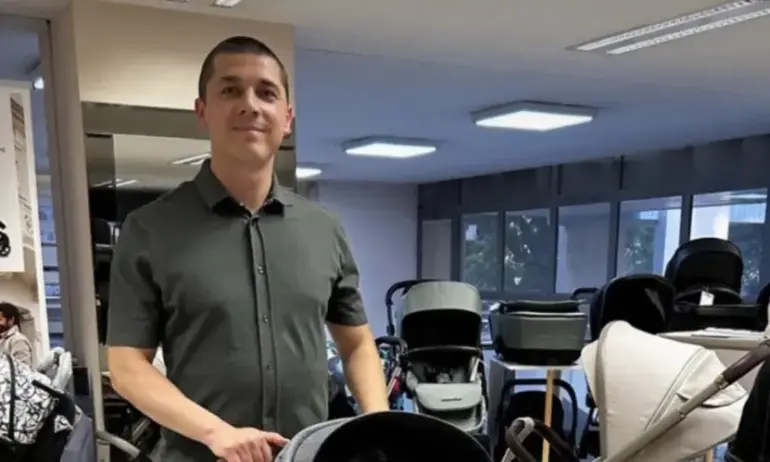 Миро купи бебешка количка за над 2 бона, докато Лена разхожда Кирил Петков - Tribune.bg