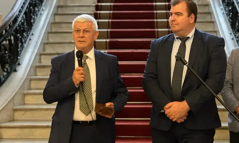 Кирил Вътев отрече да хвърля оставка: Още не съм започнал - Tribune.bg