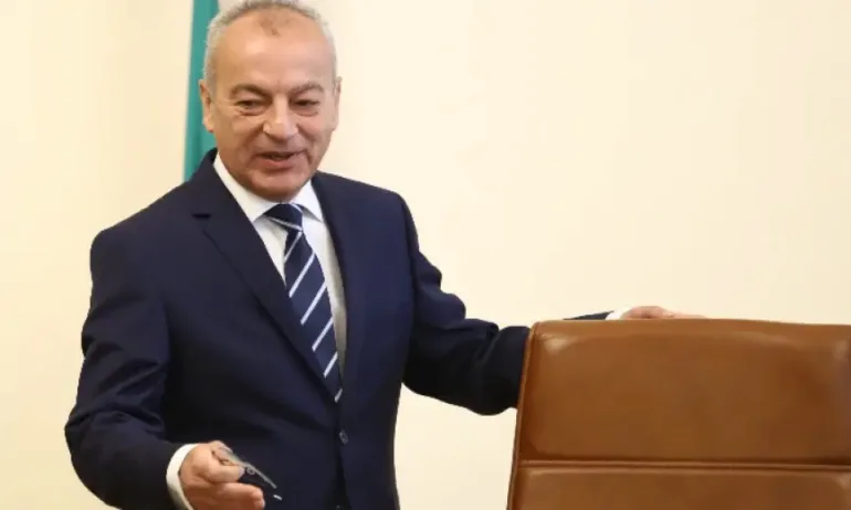 Донев: Ако държавата не беше влязла в правомощията си, щяхме да имаме проблем с влизането в Шенген - Tribune.bg