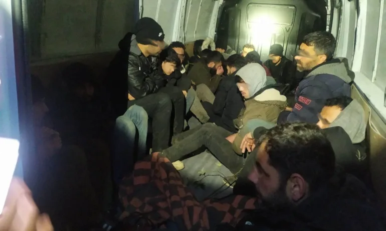 30-годишен турски гражданин е заловен да транспортира незаконно пребиваващи чужди