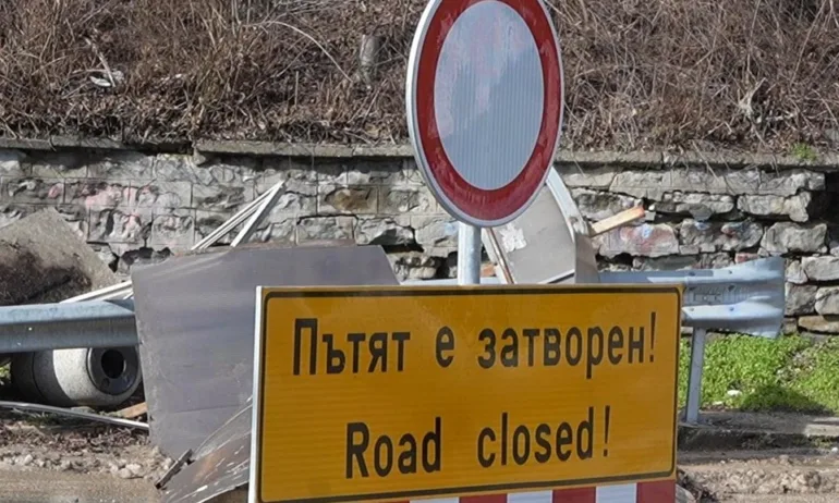 Затвориха пътя Пампорово – Смолян заради пропадане - Tribune.bg