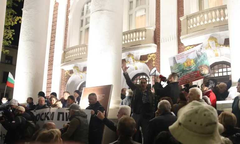 Прокуратурата се самосезира за сблъсъците пред Народния театър - Tribune.bg