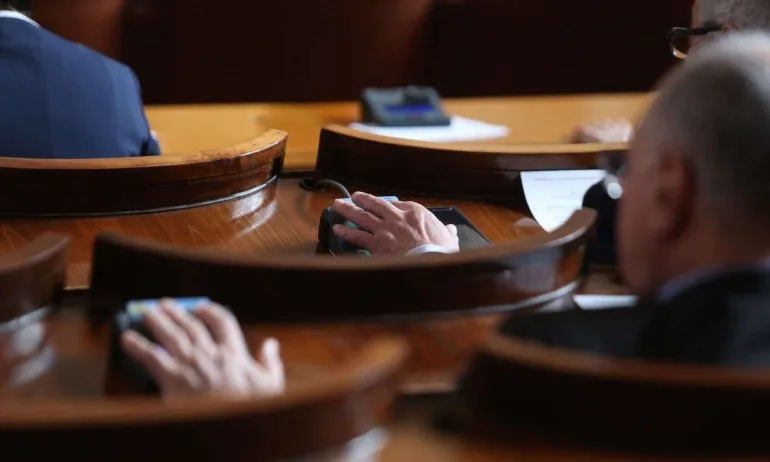 След скандал в парламента – депутатите отхвърлиха и двете предложения за партийната субсидия - Tribune.bg