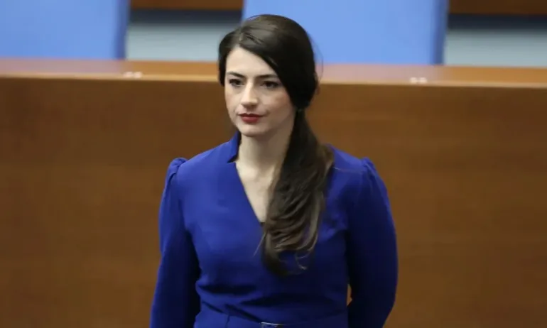 Лена Бориславова: Балабановци и Тошковци не могат да преглътнат факта, че си отиват - Tribune.bg