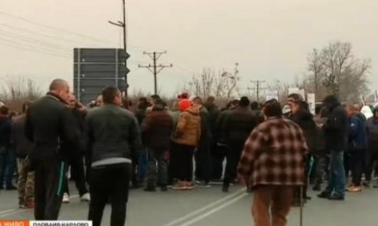 Производители на плодове и зеленчуци блокираха пътя Пловдив – Карлово - Tribune.bg
