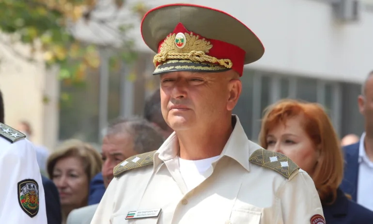 Ген. Мутафчийски: Нямаме свободни легла, това е големият проблем - Tribune.bg