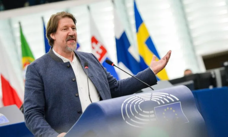 Без македонски идентичност и език в доклада на Томас Вайц за Северна Македония - Tribune.bg