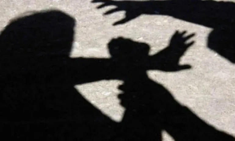 Жените от ВМРО: Отново напрежение заради малолетни циганчета, били и унижавали български деца в Ботевград - Tribune.bg