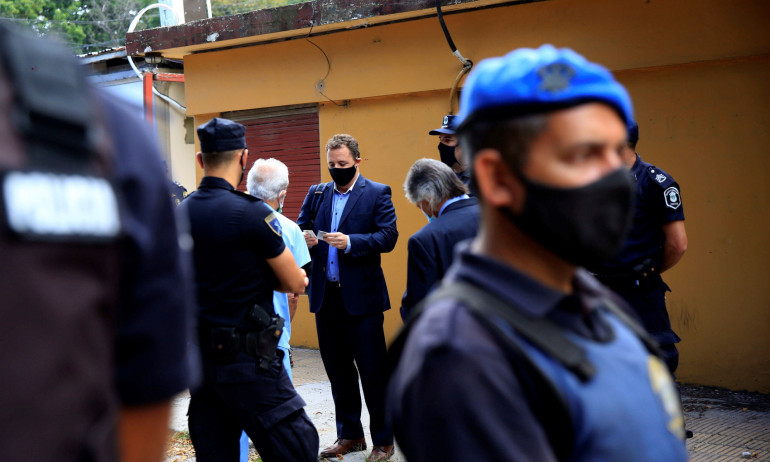 Съдят осем медицински лица за смъртта на Марадона - Tribune.bg