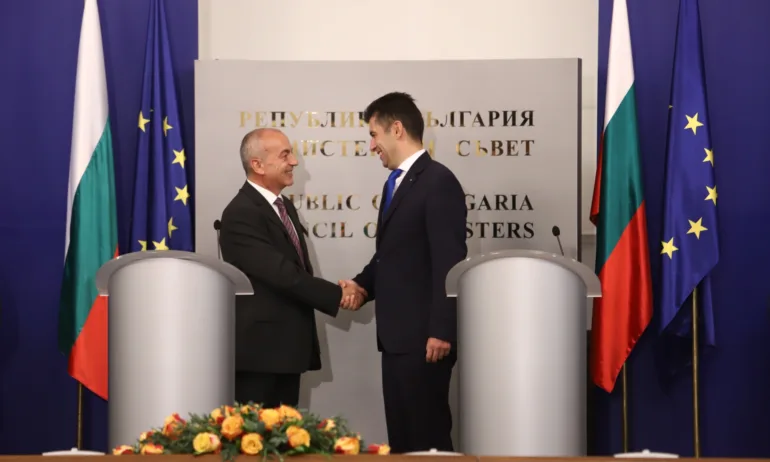 Кирил Петков с атаки към служебния кабинет - пита за газа, маските и уволнението на Спецов - Tribune.bg