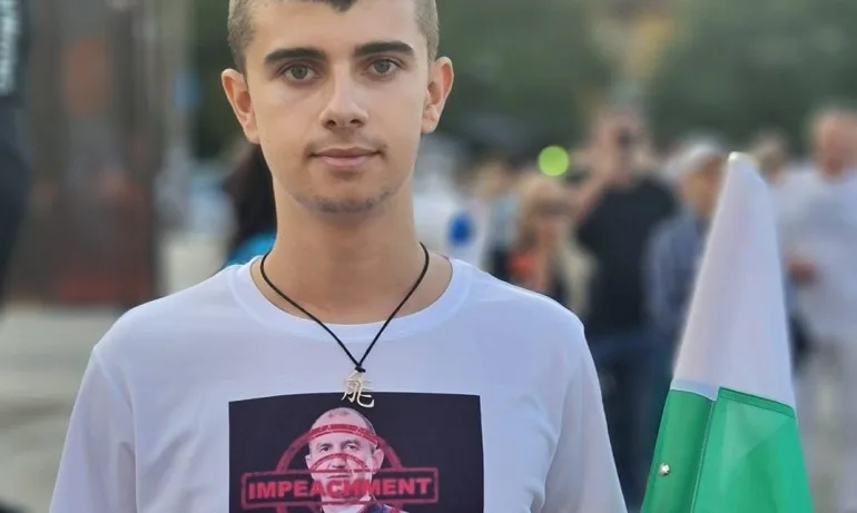 Радев се доказва не като българин и мъж на честта, а като руски чиновник - Tribune.bg