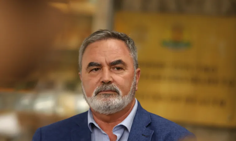 Здравните власти: Има опасност от по-сериозна грипна вълна тази зима, октомври е най-подходящ за ваксина - Tribune.bg