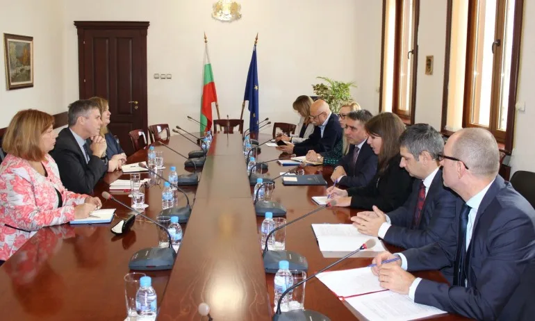 Джон Филп: Полфрийман вече има паспорт, но няма да му бъде предоставен до приключване на съдебния казус - Tribune.bg