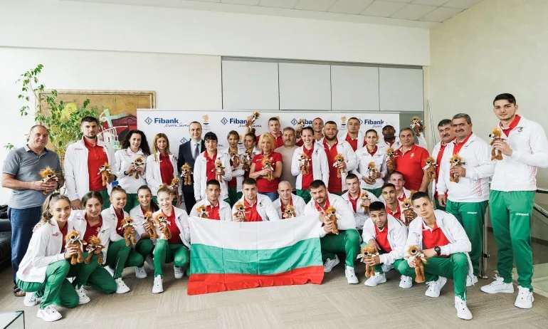 Fibank изпрати спортистите за Европейските игри в Минск с лъвчета за късмет - Tribune.bg