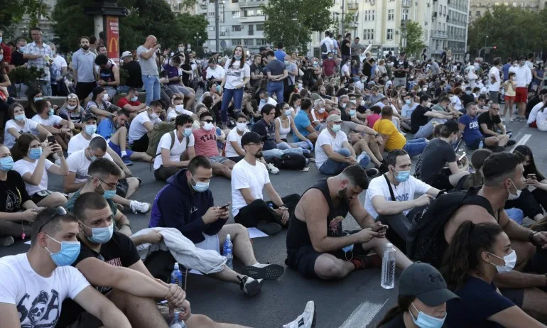 След 8 часа недоволство: Протестът в Белград приключи мирно - Tribune.bg
