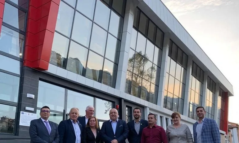 Новата зала на Смолян – бетонен скелет от Комунизма се превърна в модерно спортно съоръжение - Tribune.bg