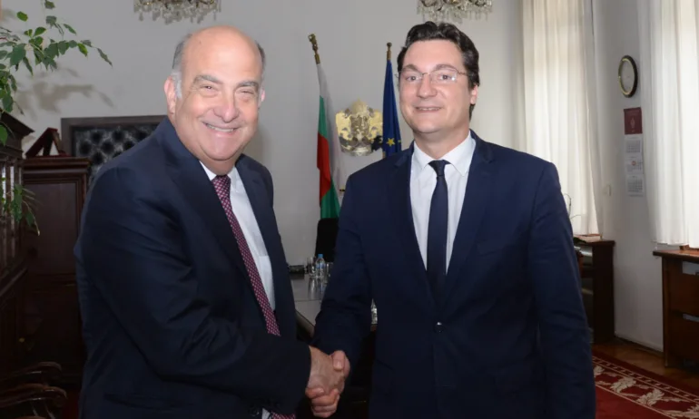 Крум Зарков се срещна с посланика на САЩ Кенет Мертен - Tribune.bg