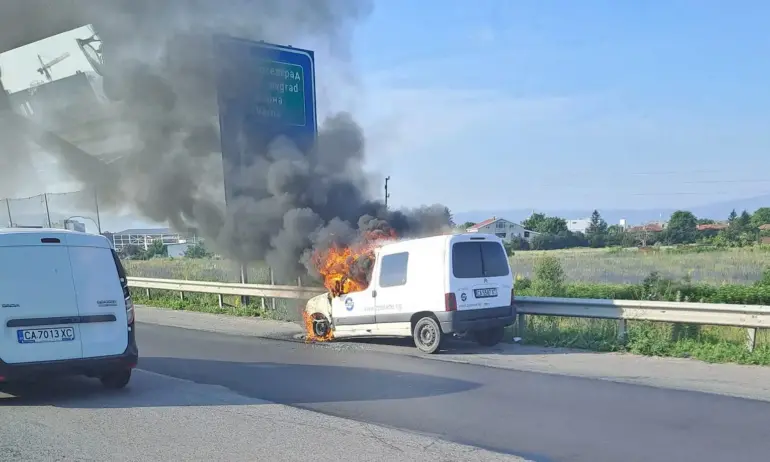 Кола се запали на Северната тангента в София (ОБНОВЕНА) - Tribune.bg