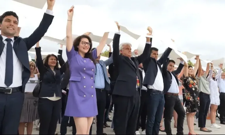 Промяната изненада с флашмоб, само закръглените бедра сломяват жестокостта на посланието - Tribune.bg