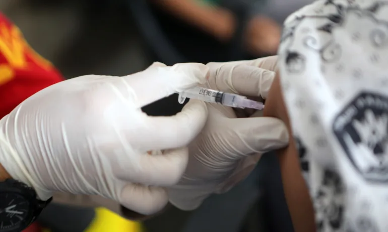 ЕМА одобри бустерна ваксина срещу най-новите варианти на Омикрон - Tribune.bg