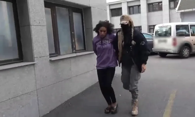 Видеокадри от ареста на заподозряната за взрива в Истанбул (ВИДЕО) - Tribune.bg