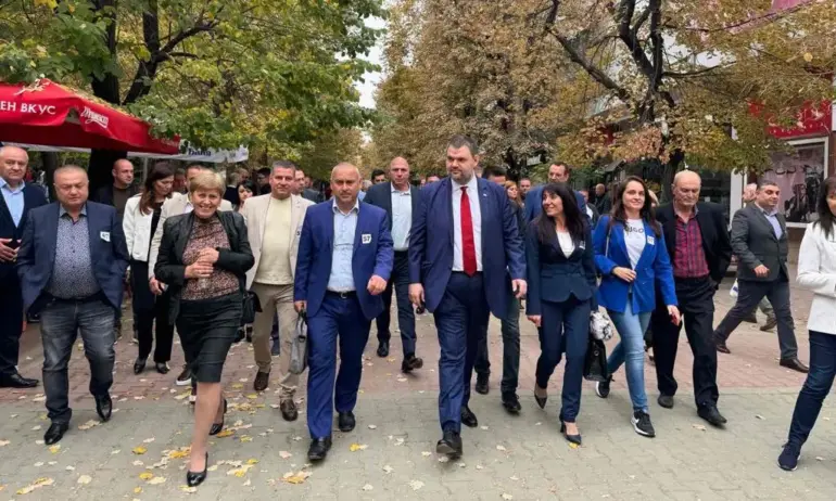 Делян Пеевски от Шумен: Дойдох при вас, за да ви чуя. Бъдете спокойни и уверени и ще имаме добри резултати на изборите в неделя - Tribune.bg