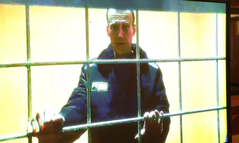 Навални в критично състояние, подозират, че е тровен системно - Tribune.bg