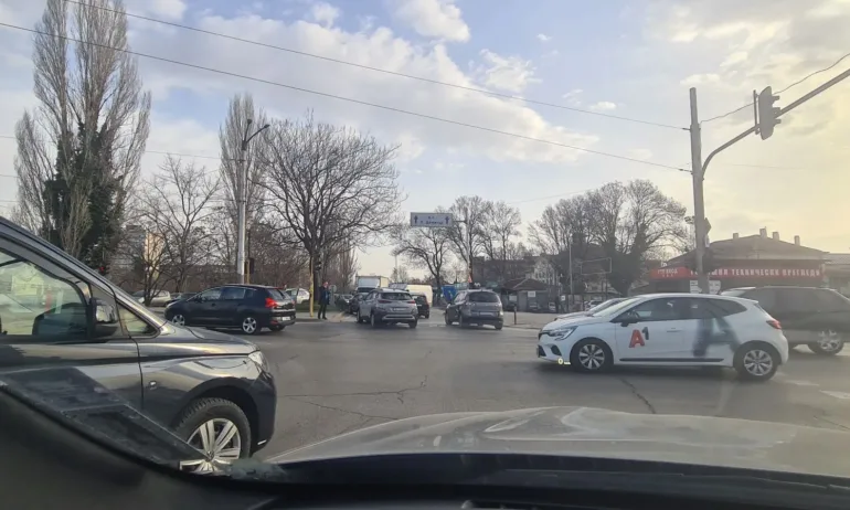 Отново пътен инцидент. Кола блъсна пешеходец в центъра на София - Tribune.bg