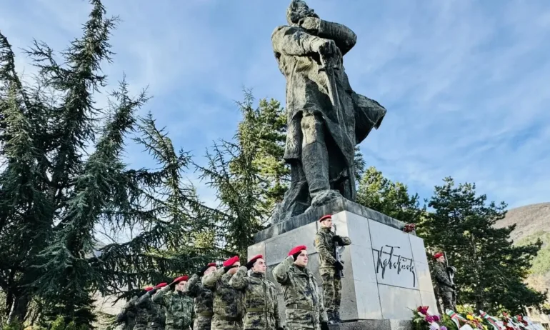 Честваме Деня на Ботев и на загиналите за свободата и независимостта на България - Tribune.bg