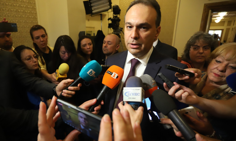 Заков нямал информация България да изнася оръжия за Украйна - Tribune.bg