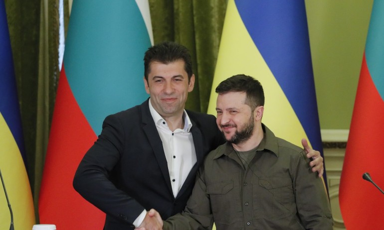 Зеленски спаси властта с писмо до НС, поиска 6 неща, оръжия не са сред тях - Tribune.bg