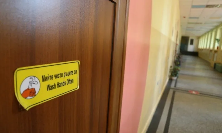 Повече от 2/3 от учителите не одобряват зелен сертификат в образованието - Tribune.bg